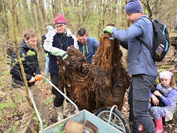 Uklízeli jsme Lednici v rámci akce Ukliďme Česko