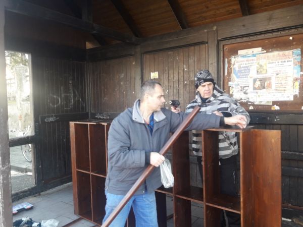 Otevřeli jsme První lednickou knihobudku