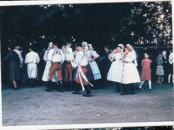 Přednáška o vývoji lidového oděvu v Lednici