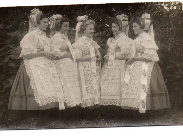 Přednáška o vývoji lidového oděvu v Lednici